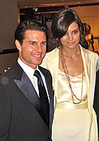 Ger�ek boyutunda g�r�nt�lemek i�in resme t�klay�n.

Ad�:  418px-Tom_Cruise_&_Katie_Holmes_WHCAD.jpg
G�sterim: 14
Boyutu:  64.6 KB