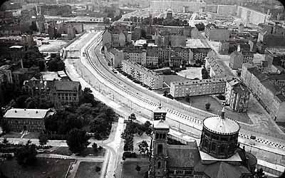 Ad:  Berlinduvari_1978.jpg
Gsterim: 648
Boyut:  33.5 KB