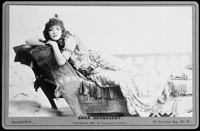 Ad: Sarah_Bernhardt_as_Cleopatra_1891.jpeg
Gösterim: 295
Boyut: 66.7 KB