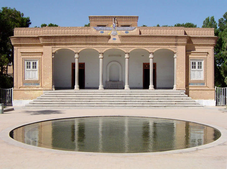 Ad: 800px-Yazd_fire_temple.jpg
Gösterim: 1197
Boyut: 76.4 KB