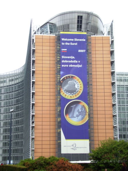 Ad: 450px-Berlaymont_Slovénie.JPG
Gösterim: 644
Boyut: 60.9 KB