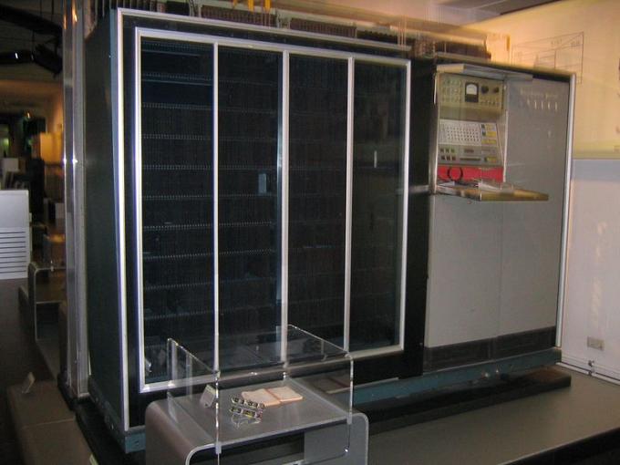 Ad:  800px-Univac.jpg
Gsterim: 1952
Boyut:  42.5 KB