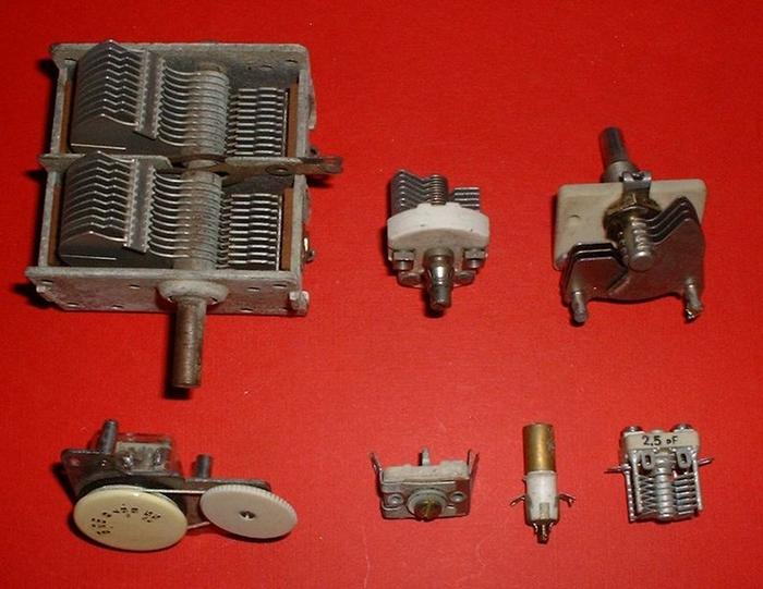 Ad:  776px-Variable-capacitors_agr.jpg
G�sterim: 239
Boyut:  51.6 KB