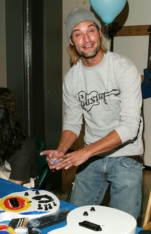 Ad:  josh-holloway-b10.jpg
Gsterim: 713
Boyut:  80.7 KB