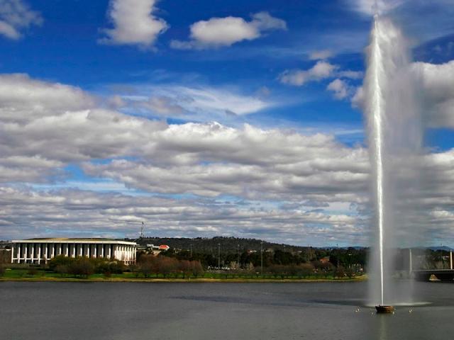 Ad:  Canberra_fountain.jpg
G�sterim: 373
Boyut:  39.5 KB