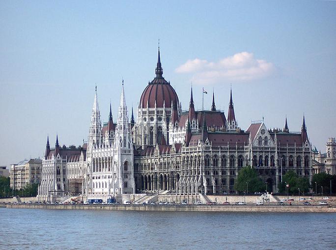 Ad:  Budapest_Parlament1.jpg
Gsterim: 239
Boyut:  59.8 KB