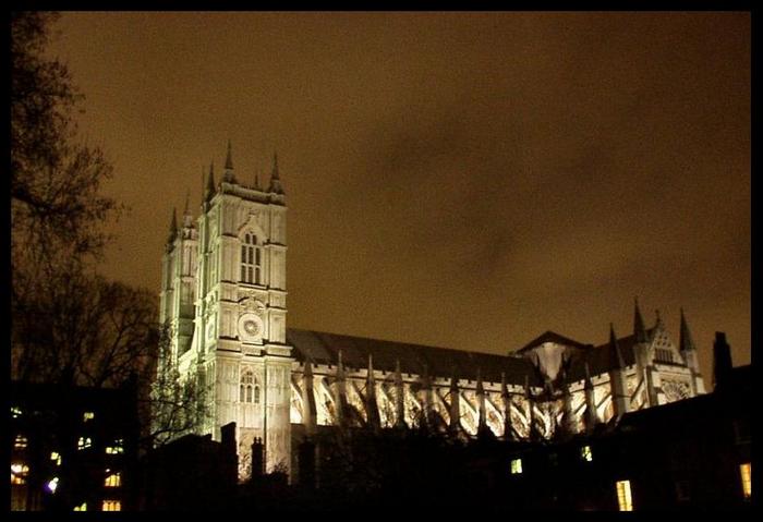 Ad:  800px-Westminster_abbey_night.jpg
G�sterim: 227
Boyut:  42.0 KB