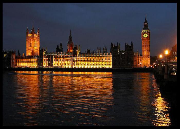 Ad:  800px-PalaceOfWestminsterAtNight.jpg
G�sterim: 256
Boyut:  57.8 KB