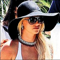 Ad:  Britney.jpg
Gsterim: 272
Boyut:  12.9 KB