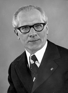 Ad:  230px-Bundesarchiv_Bild_183-R0518-182%2C_Erich_Honecker.jpg
Gsterim: 352
Boyut:  10.2 KB