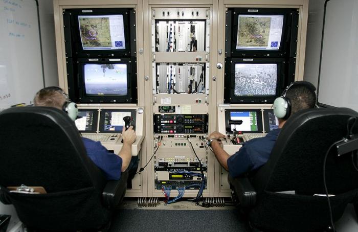 Ad: 800px-CBP_unmanned_aerial_vehicle_control.jpg
Gösterim: 852
Boyut: 51.8 KB