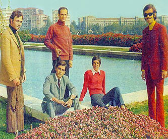 Ad:  Mavi_isiklar.jpg
Gsterim: 1093
Boyut:  50.4 KB