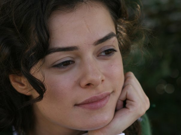 Ad: ozgeozpirincci4.jpg
Gösterim: 2573
Boyut: 31.1 KB