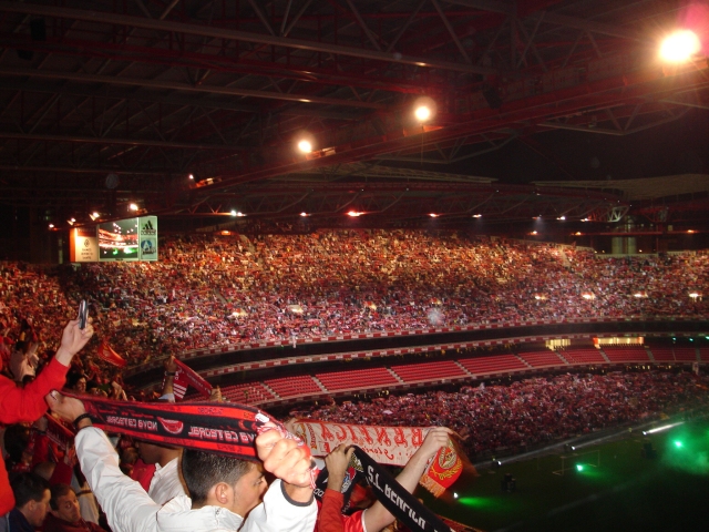 Ad: Estádio_da_Luz_2005_(1).jpg
Gösterim: 242
Boyut: 250.7 KB
