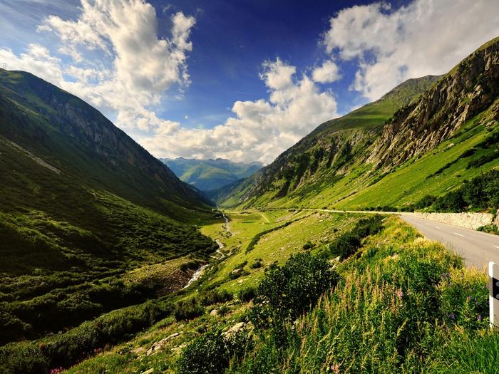 Ad:  furka-pass-1024-768-5729.jpg
Gsterim: 193
Boyut:  91.6 KB