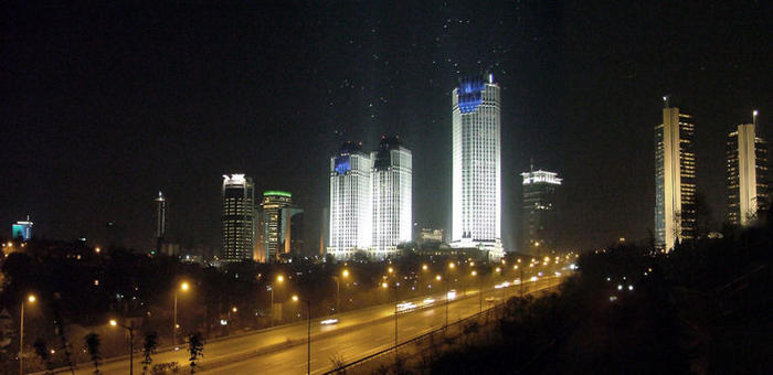 Ad:  800px-Levent_financial_district_in_Istanbul_on_10_April_2007.jpg
Gsterim: 238
Boyut:  36.4 KB