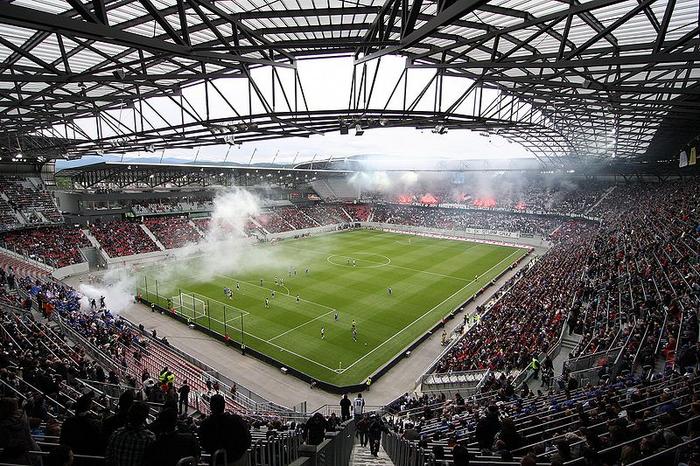 Ad:  800px-Wrtherseestadion_beim_Endspiel_im_FB-Cup_2010.jpg
Gsterim: 249
Boyut:  111.9 KB