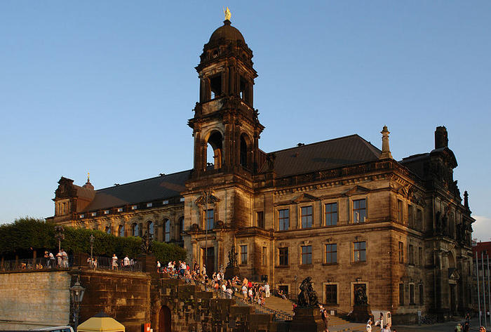 Ad: 800px-Dresden-Staendehaus-sunset.jpg
Gösterim: 510
Boyut: 67.5 KB Ad: 800px-Dresden-Staendehaus-sunset.jpg
Gösterim: 510
Boyut: 67.5 KB