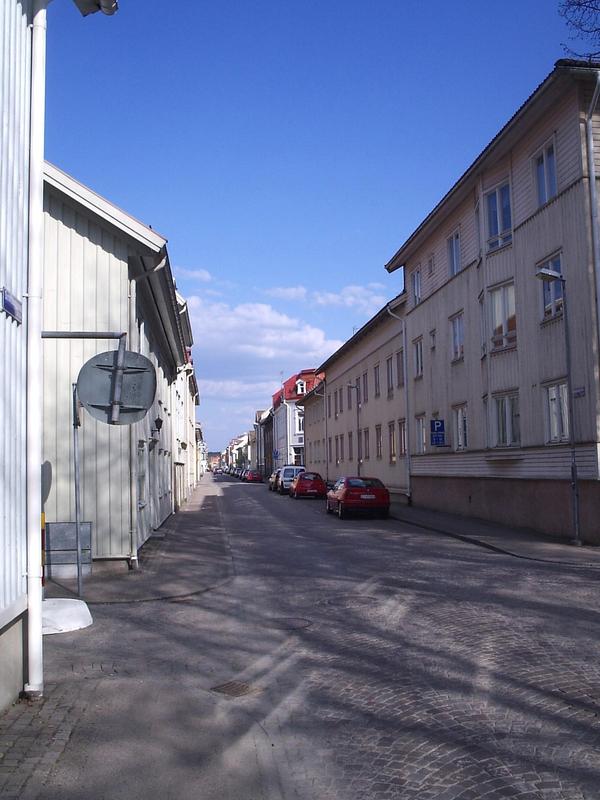 Ad: Drottninggatan_i_Alingsås,_den_8_maj_2006._Bild_1.jpg
Gösterim: 220
Boyut: 64.8 KB