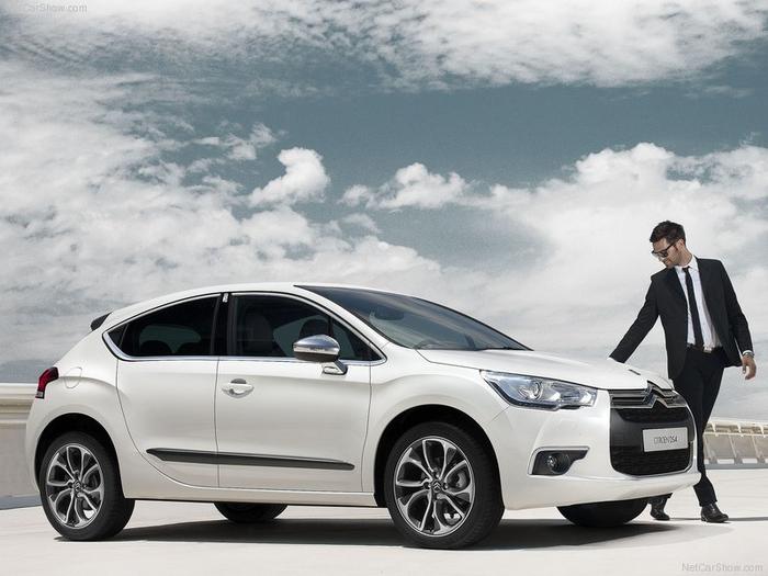 Ad:  Citroen-DS4_2012_800x600_wallpaper_02.jpg
Gsterim: 279
Boyut:  48.6 KB