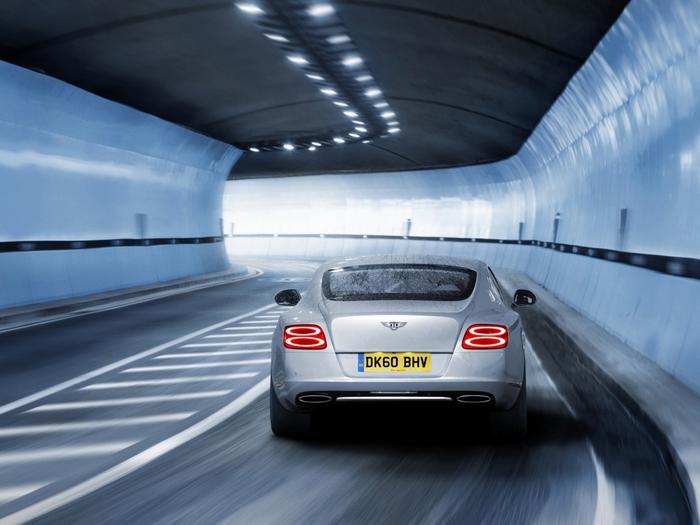 Ad:  bentley-continental-gt-2011-rear-1024-768-5769.jpg
Gsterim: 211
Boyut:  40.3 KB