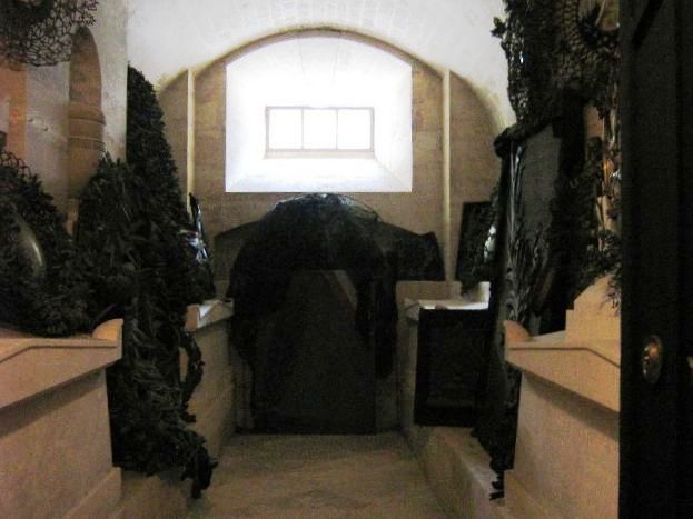 Ad:  Pantheon-ant_mezar.jpg
Gsterim: 634
Boyut:  43.3 KB