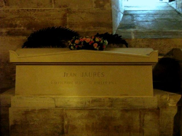 Ad:  Jean_Jaures'_nin_mezar.jpg
Gsterim: 770
Boyut:  46.8 KB