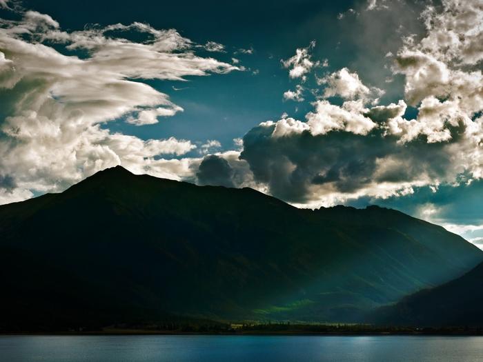 Ad:  rocky-mountain-light-ray-1024-768-5925.jpg
Gsterim: 204
Boyut:  41.6 KB