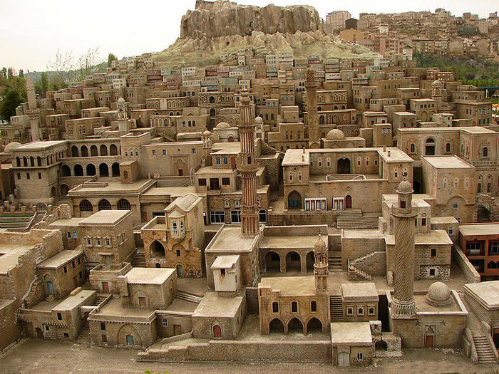 Ad: 800px-Mardin_stone_houses_02148.jpg
Gösterim: 225
Boyut: 120.4 KB