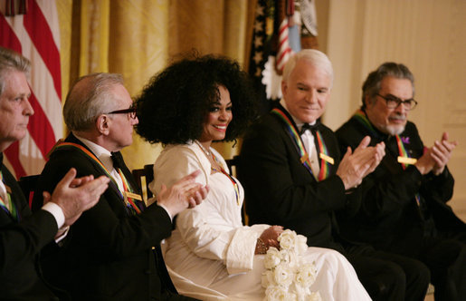 Ad: Diana_Ross_is_applauded_by_her_fellow_Kennedy_Center_honorees.jpg
Gösterim: 299
Boyut: 68.3 KB