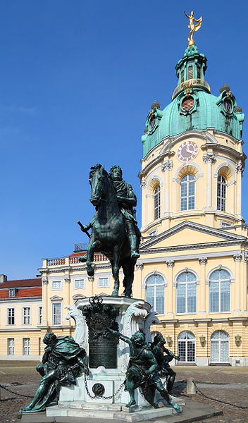 Ad:  352px-Charlottenburg_Statue_3.jpg
Gsterim: 315
Boyut:  64.5 KB