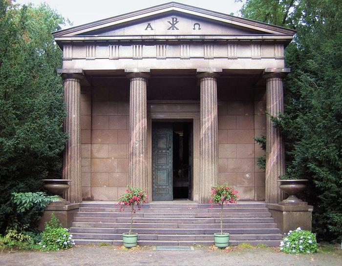 Ad:  770px-Berlin_Mausoleum_Charlottenburg_08.jpg
Gsterim: 378
Boyut:  86.4 KB