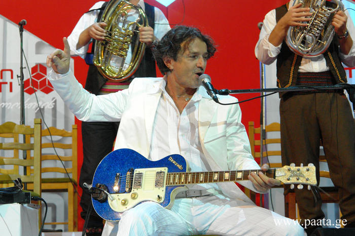 Ad: Goran_Bregovic_in_Tbilisi,_Georgia.jpg
Gösterim: 1020
Boyut: 80.6 KB