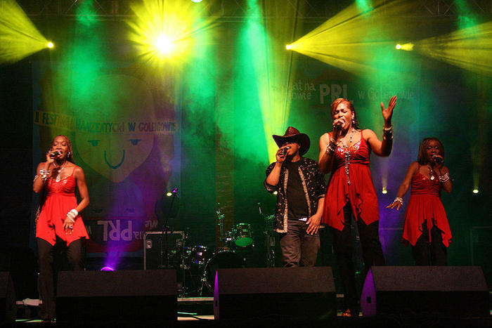 Ad:  800px-BoneyMwGoleniowie.jpg
Gsterim: 1312
Boyut:  62.7 KB