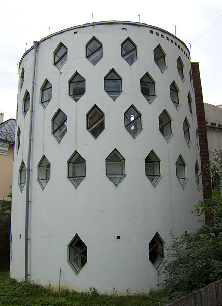 Ad:  436px-Melnikov_House_photo_by_Arssenev.jpg
Gsterim: 3861
Boyut:  49.5 KB