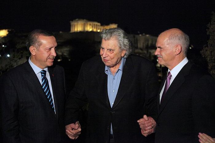 Ad:  800px-Recep_Tayyip_Erdoan_and_George_Papandreou,_Greece_May_2010_5.jpg
Gsterim: 460
Boyut:  34.7 KB