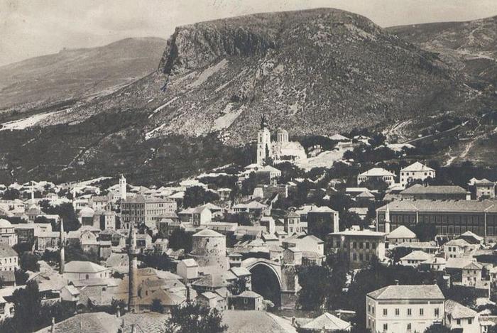Ad: 800px-Mostar_in_1933.jpg
Gösterim: 244
Boyut: 77.6 KB