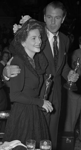 Ad: Joan_Fontaine_and_Gary_Cooper.jpg
Gösterim: 402
Boyut: 19.7 KB