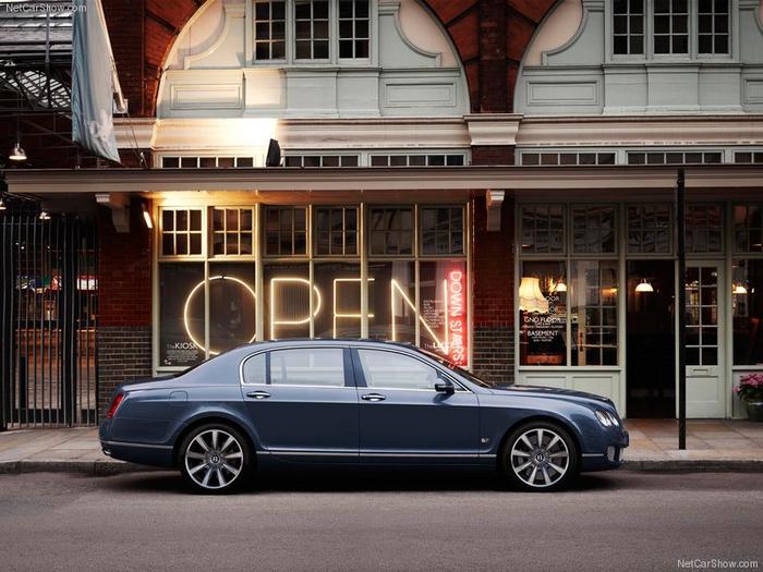 Ad:  Bentley-Continental_Flying_Spur_Series_51_2012_800x600_wallpaper_02.jpg
Gsterim: 155
Boyut:  67.6 KB