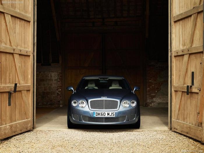 Ad:  Bentley-Continental_Flying_Spur_Series_51_2012_800x600_wallpaper_03.jpg
Gsterim: 169
Boyut:  57.9 KB