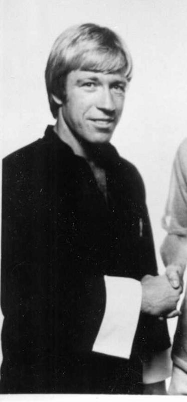 Ad: Chuck_Norris_(1976).jpg
Gösterim: 292
Boyut: 21.5 KB Ad: Chuck_Norris_(1976).jpg
Gösterim: 292
Boyut: 21.5 KB