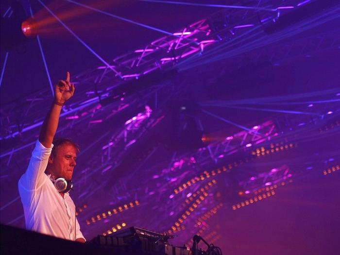 Ad:  armin-van-buren-1024-768-6339.jpg
Gsterim: 246
Boyut:  36.1 KB