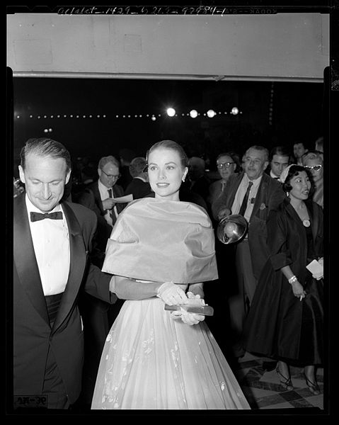 Ad:  479px-Grace_Kelly_arriving_at_the_28th_annual_Academy_Awards,_1956.jpg
Gsterim: 515
Boyut:  38.9 KB