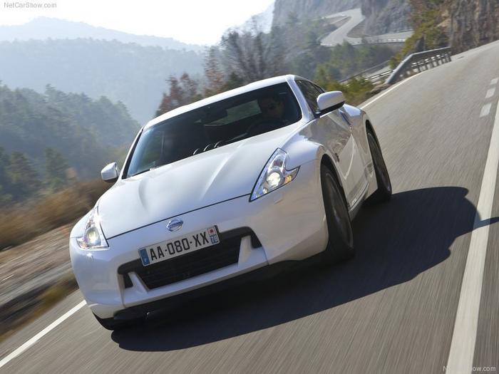 Ad:  Nissan-370Z_GT_Edition_2011_800x600_wallpaper_08.jpg
Gsterim: 128
Boyut:  44.4 KB