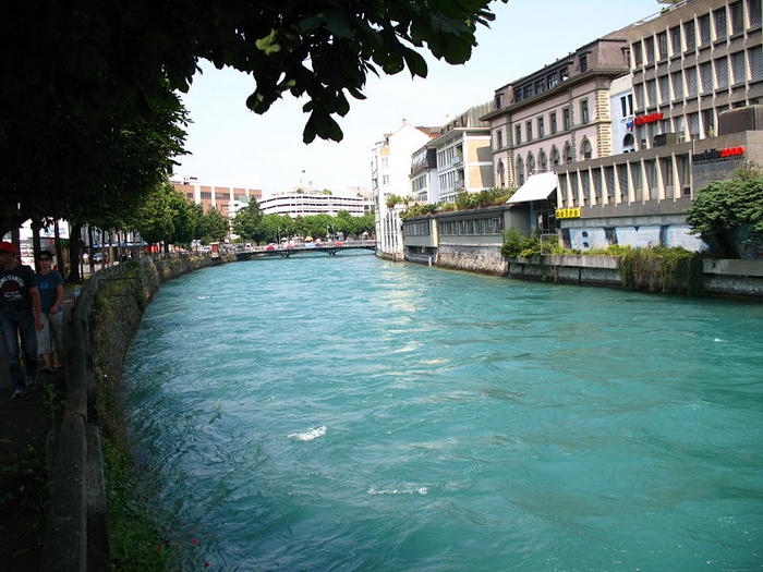 Ad: 800px-4124_-_Thun_-_Äussere_Aare_viewed_from_Aarestrasse.jpg
Gösterim: 488
Boyut: 74.0 KB