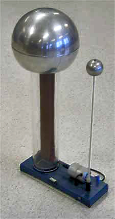 Ad:  Van_de_graaff_generator_sm.jpg
Gsterim: 309
Boyut:  66.0 KB