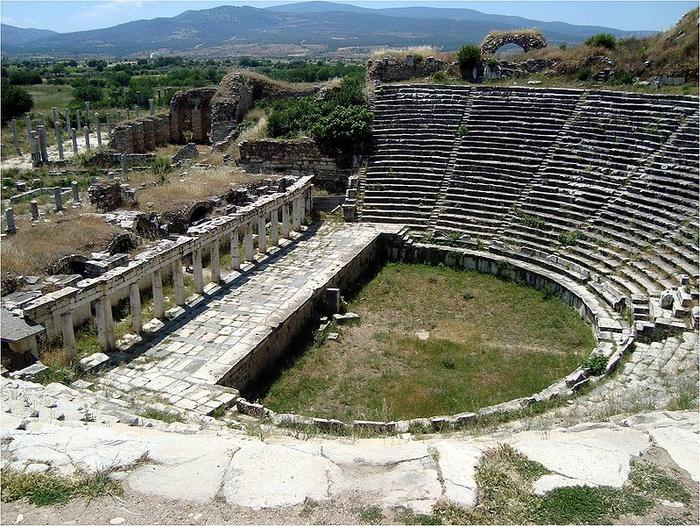 Ad:  799px-Tiyatro01.jpg
Gsterim: 387
Boyut:  124.7 KB