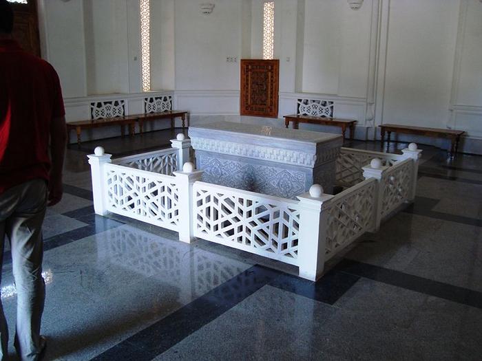 Ad:  800px-Imammaturidikabri.jpg
Gsterim: 9957
Boyut:  51.8 KB