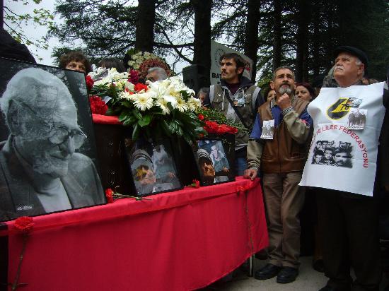 Ad: LiveImages_Foto Haber_789_Halit Çelenk uğurlandı_New Image1.JPG
Gösterim: 416
Boyut: 49.4 KB