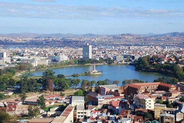 Ad:  800px-Lake_Anosy,_Central_Antananarivo,_Capital_of_Madagascar,_Photo_by_Sascha_Grabow.jpg
Gsterim: 241
Boyut:  83.5 KB